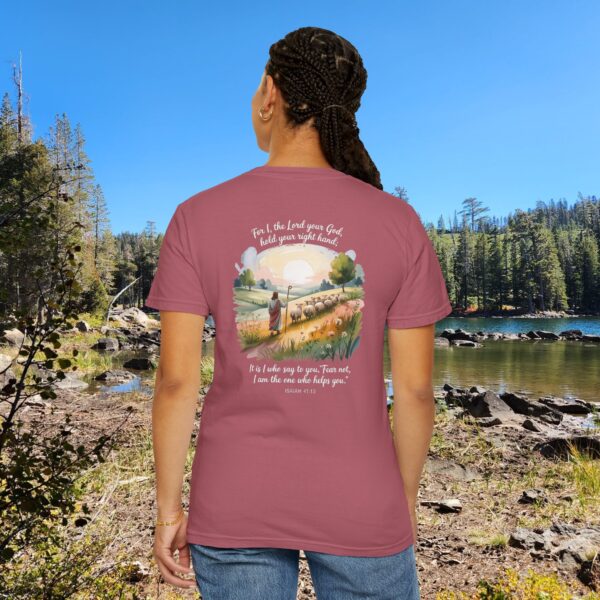 Fear Not I Am The One That Helps You Christian T-Shirt - Isaiah 41:13 61 Model of Fear Not I Am The One That Helps You Christian T-Shirt - Isaiah 41:13 60