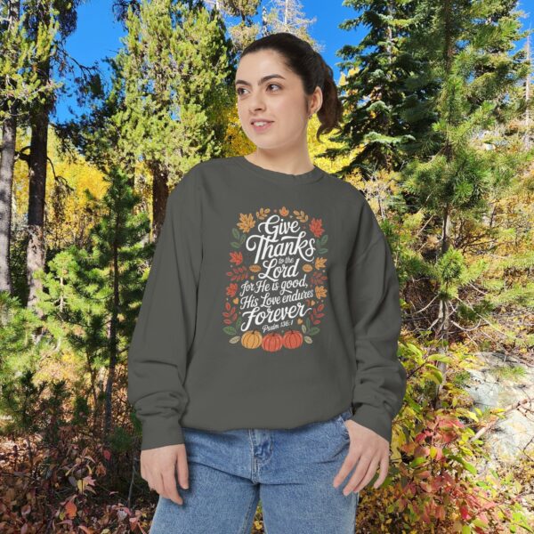 Model of Give Thanks to the Lord Christian Sweatshirt 26