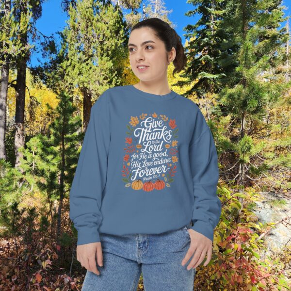 Model of Give Thanks to the Lord Christian Sweatshirt 44