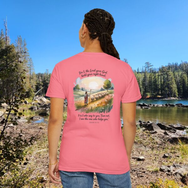 Fear Not I Am The One That Helps You Christian T-Shirt - Isaiah 41:13 55 Model of Fear Not I Am The One That Helps You Christian T-Shirt - Isaiah 41:13 54